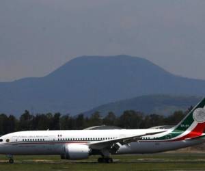 El avión es muy caro de operar y está configurado para transportar a unas 80 personas, además cuenta con una suite presidencial con dormitorio y baño. Foto: AP