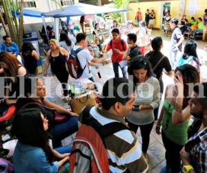 El comité electoral se hizo presente a las instalaciones de la Universidad Nacional Autónoma de Honduras (UNAH) a las 6 de la mañana para poder arreglar todos los asuntos de logística. Foto: Marvin Salgado/ EL HERALDO