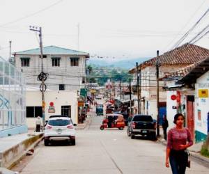 Marcala cuenta con más de 50 mil habitantes en su centro urbano. La mayoría se dedica al comercio y la producción de café.