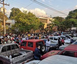 Así luce el Centro de Atención por Demanda ante la llegada de los salvadoreños pidiendo dinero para comer.