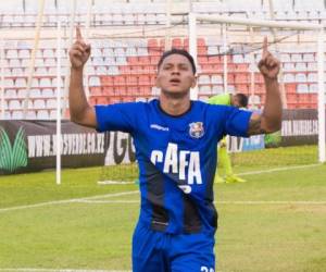 Bryan Moya celebrando uno de los goles de Zulia de Venezuela.