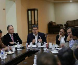 Varios sectores se han sentado a dialogar por la paz en Honduras. Foto: EL HERALDO