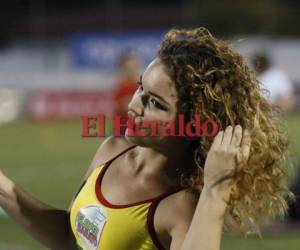 La hermosa Rapunzel no se quiso quedar en casa y llevó su belleza a la cueva del Tiburón.