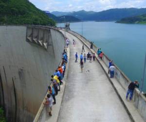 La represa El Cajón es la planta más grande del sistema eléctrico de Honduras.