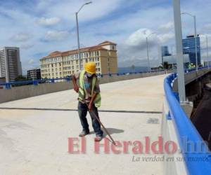La vía rápida sobre el bulevar San Juan Bosco es una de las obras que se han habilitado de manera reciente en la capital. Foto: Alex Pérez/El Heraldo
