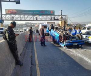 El accidente provocó un fuerte congestionamiento en la zona. (Foto: Alex Pérez/ El Heraldo Honduras)