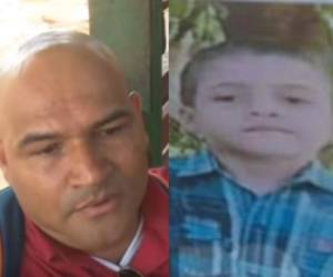 Don Santos Basilio Mejía y la foto de su hijo en vida.