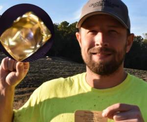 Steven McCool fue el hombre que se ganó la lotería de las piedras preciosas.