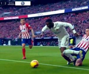 Sergio Ramos marcó el 2-1 en el Real Madrid vs. Atlético de Madrid. Foto captura Twitter @EstebanLetona