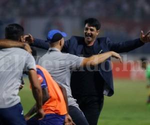 Diego Vazquez entrenador de Motagua celebra con su cuerpo técnico el pase a la final. Foto: Juan Salgado / Grupo Opsa.