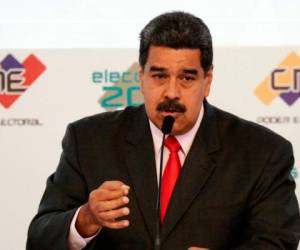 En cadena de radio y televisión, Maduro prometió presentar 'pruebas' de que ambos diplomáticos estaban involucrados en una 'conspiración' política, militar y económica 'permanete' contra su gobierno.