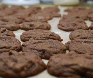 Con esta receta te saldrán unas 48 galletas de chocolate.