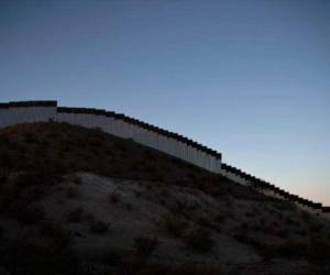 Es la primera vez que el gobierno de Estados Unidos transfiere tierras basándose en una declaración emergencia para la construcción del muro fronterizo. Foto: Agencia AFP.