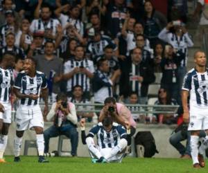 Monterrey aplastó a Atlas en el Estadio BBVA Bancomer y pasó caminando a semifinales (FOTO: AFP)