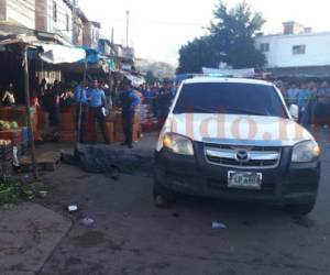 El hombre quedó tirado a la par de su vehículo tras recibir varios disparos en su cuerpo.