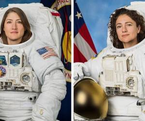 Las astronautas estadounidenses Christina Koch y Jessica Meir realizaron juntas este viernes una caminata espacial histórica, la primera realizada por un equipo completamente femenino. Foto: AFP