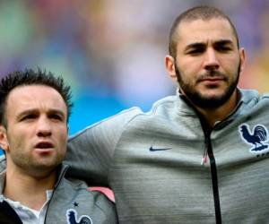 Benzema será juzgado por haber incitado presuntamente a su antiguo compañero en la selección francesa a pagar a los extorsionadores que amenazaban con hacer público un video íntimo de Valbuena. Foto: AFP