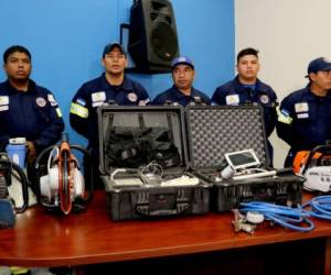 Los rescatistas llevarán equipos especiales para facilitar la búsqueda de sobrevivientes