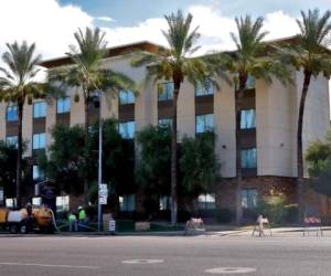 Los menores fueron retenidos a lo largo de dos meses en tres hoteles Hampton Inn & Suites en Arizona y dos ciudades fronterizas de Texas. AP.