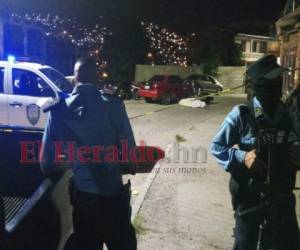 Elementos de la Policía Nacional llegaron a la escena del crimen. Foto: Estalín Irías/EL HERALDO.