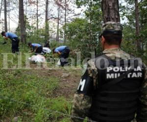 En el asalto frustrado fue abatido uno de los supuestos ladrones, cuyo cuerpo quedó en una zacatera en la carretera que comunica Lepaterique y Tegucigalpa, foto: Jimmy Argueta / Noticias de Honduras / Sucesos de Honduras.