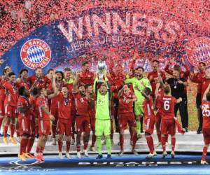El capitán del Bayern Múnich, Manuel Neuer, fue fundamental para que el conjunto alemán levantara el trofeo tras una impresionante atajada en un mano a mano con El-Nesyri al minuto 87. Foto: AFP
