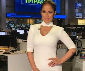 Jackie Guerrido destaca como periodista del programa Primer Impacto. La profesional es una digna representante de Puerto Rico y además deslumbra con su belleza.