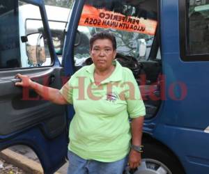 Doña Marlen Suyapa Bonilla conduce el rapidito de la ruta anillo periférico- Ulloa-UTH-UNAH-Sosa. Asegura sertirse feliz en el rubro. Foto José López Trejo| EL HERALDO