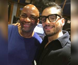 El cantante colombiano posteó una fotografía con su amigo Sergio George y adelantó que vienen grandes cosas (Foto: Instagram)