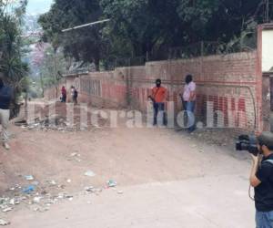 Tras el tiroteo las autoridades de la Dirección Policial de Investigación llegaron para custodiar la zona. Foto Stalin Irías / EL HERALDO