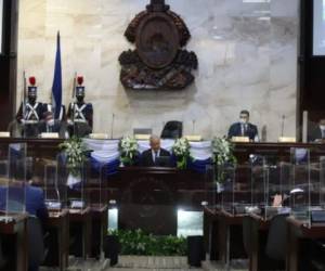 Mauricio Oliva compareció ante el hemiciclo legislativo durante la instalación de la cuarta legislatura. Foto: Twitter