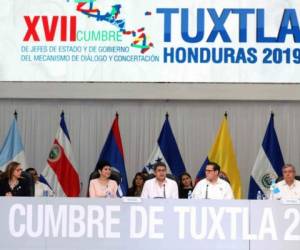 El presidente de Honduras, Juan Orlando Hernández, pronuncia un discurso durante la XVII Cumbre del Mecanismo de Tuxtla en San Pedro Sula. Foto: Casa Presidencial.