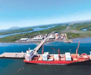 El puerto de San Lorenzo tiene pendientes obras como el dragado, ampliación del muelle e instalación de dos grúas pórtico Post-Panamax.
