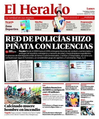 Red de policías hizo piñata con licencias