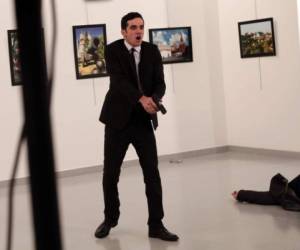 El asesino era un policía Turco que se filtró entre la seguridad del embajador ruso.