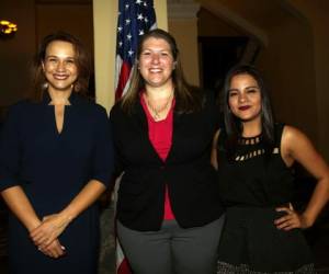 Karen Molina, directora ejecutiva del IHCI; Erin Truhler, consejera de prensa, educación y cultura de la Embajada de Estados Unidos; y Marjorie Cerrato, relacionadora pública del MIN.