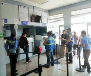 Las autoridades verificaron los precios en varias terminales de buses ubicadas en Comayagüela. Foto: Marvin Salgado/ EL HERALDO