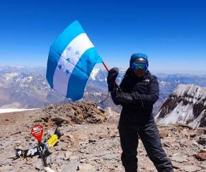 Rosibel Cruz, primera hondureña en conquistar la segunda montaña más alta del planeta