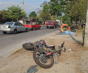 El cuerpo del joven quedó tirado a pocos metros de la motocicleta en la que se trasladaba.