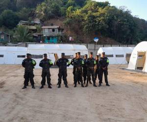 Esta iniciativa se ha desarrollado en colaboración con la Cruz Roja y las Fuerzas Armadas de Honduras, a través de elementos de la Base Naval de Guanaja, con el objetivo de brindar atención médica a los habitantes de Roatán.