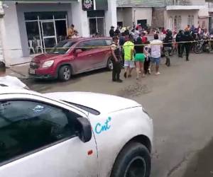 Según el informe policial, Parrales fue sorprendido por dos hombres mientras finalizaba su almuerzo y fue asesinado a disparos.