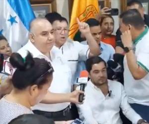 El diputado Bartolo Fuentes irrumpió la reunión del ministro Pineda y el alcalde Alexander López.