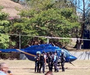 A bordo de un helicóptero de la Policía Nacional llegó el extraditable Jorge Luis Aguilar. a la capital tras ser detenido en San Pedro Sula.