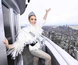 Miss Universe 2022, R'Bonney Gabriel, visita The Empire State Building en New York City.