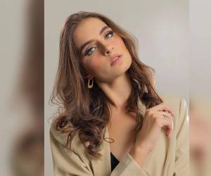 Alessandra Mayr cuenta con una carrera en el modelaje, la cual desarrolla exitosamente en México.
