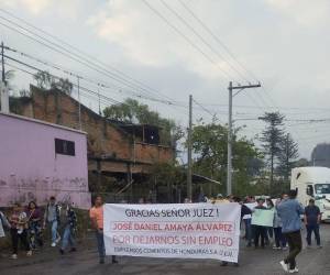 ¡No hay paso! Realizan tomas en carretera al sur este martes