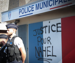 Policía francesa refuerza despliegues para contener protestas tras muerte de joven.