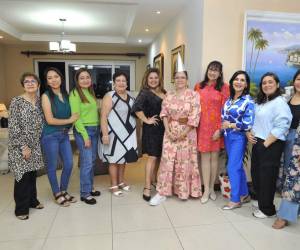 Sandra Atala, Alexandra Pomachagua, Fiorella Azula, Marita Soto, Eliana Durand, Julia Reyes, Fabiola Soto, Cecilia De la Puente, Mariana Diaz y Roxana Huamán.