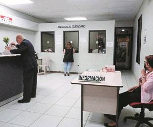 La Secretaría Municipal cuenta con su área de espera, personal de información y tres ventanillas para atención al ciudadano.