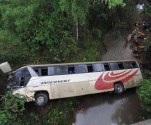 Fatal accidente en carretera Olancho, cuando un bus de la empresa Discovery cayó a una hondonada dejando 13 muertos<b>. El accidente ocurrió en diciembre de 2023.</b>